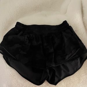 BLACK CAMO LULULEMON SHORTS - SIZE 6